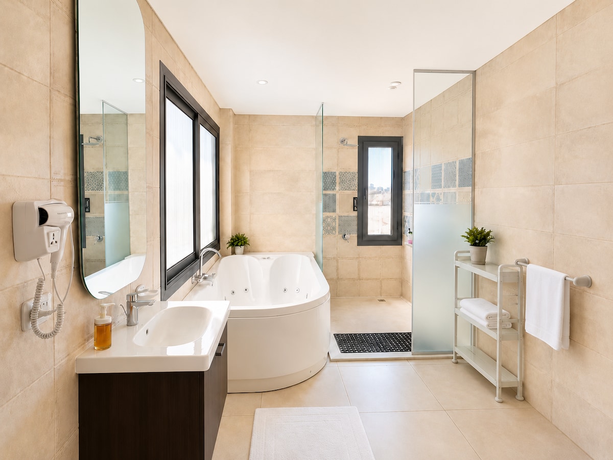 Private Studio with Jacuzzi & Rooftop