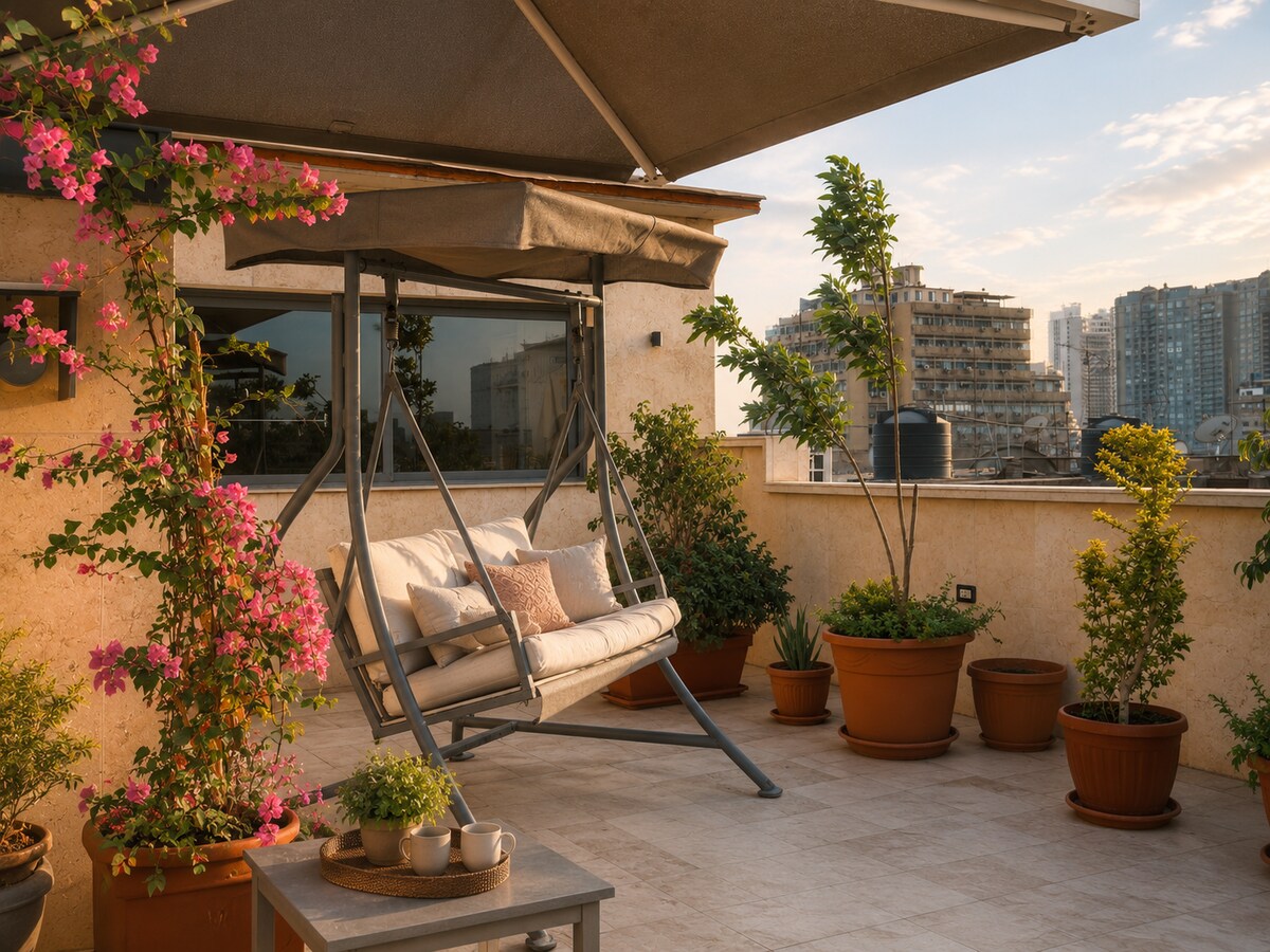 Private Downtown Apartment with Lounge & Rooftop