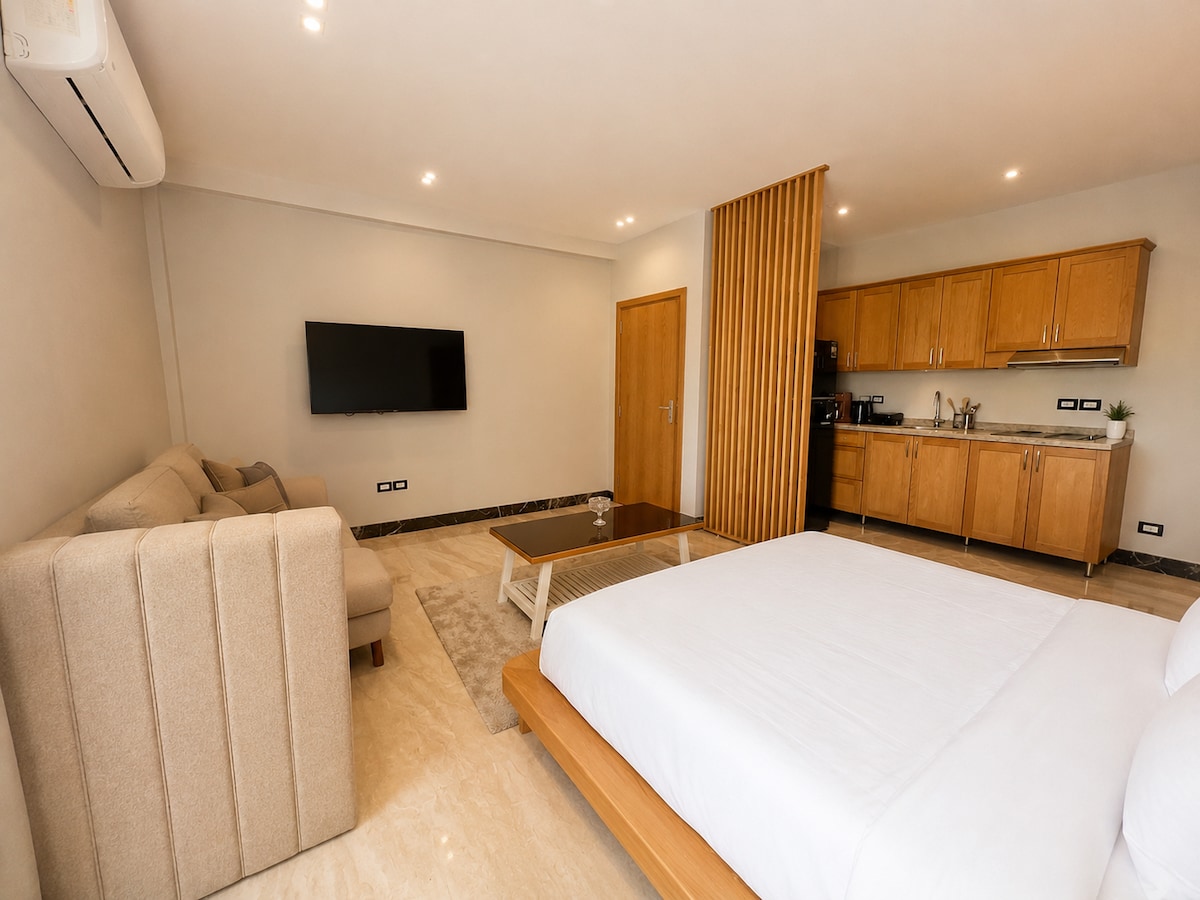 The Luxe Studio in Garden City - Tuwa 8