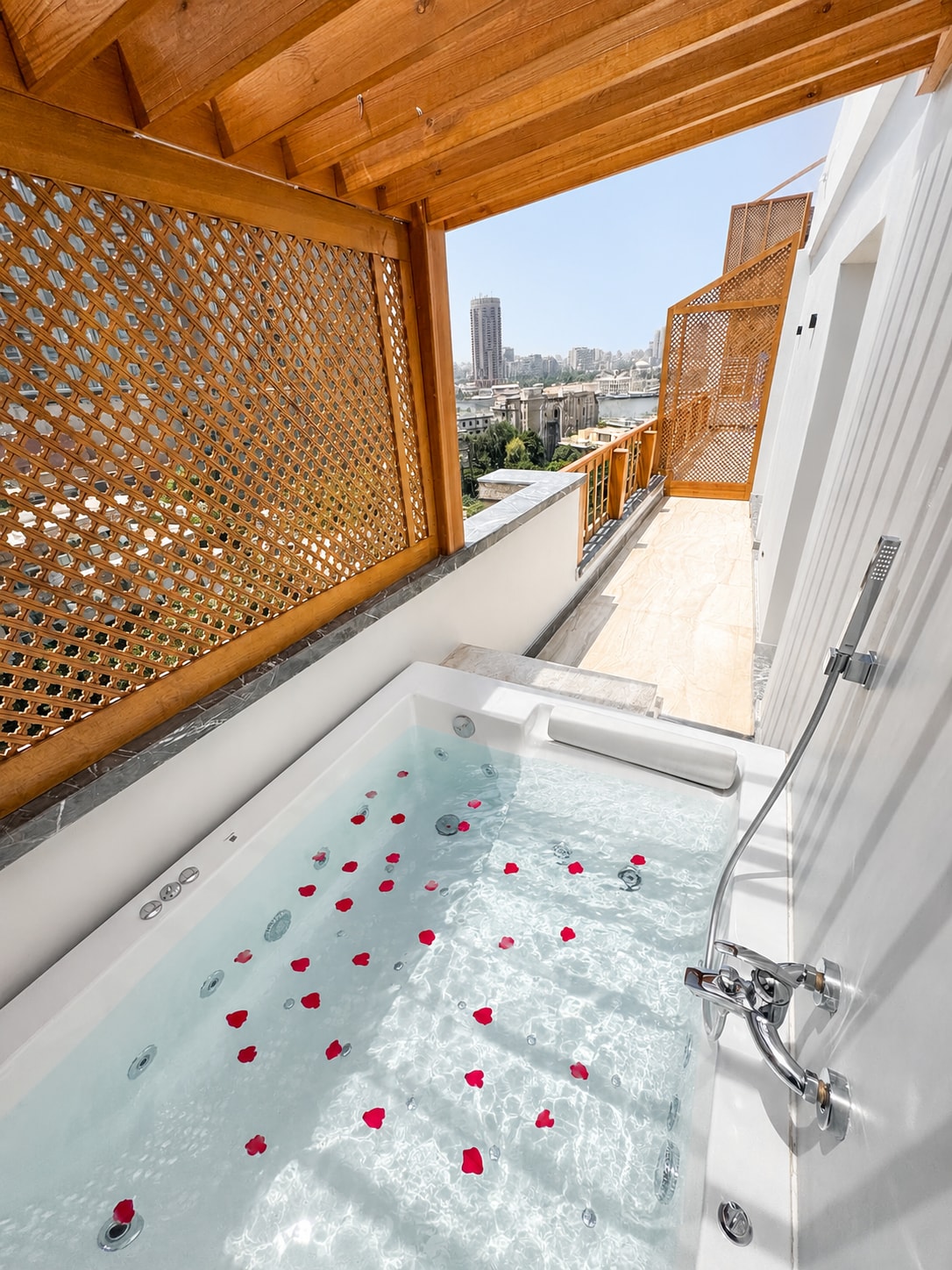 The Luxe Studio in Garden City - Tuwa 8